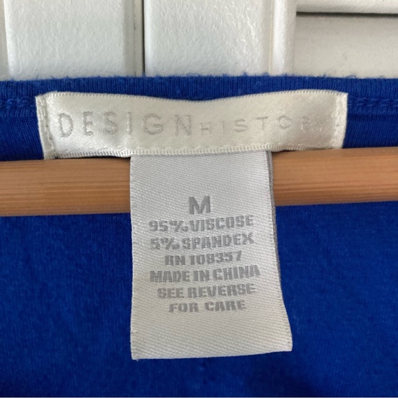 Design history long back cut back blouse - Picture 3 of 7